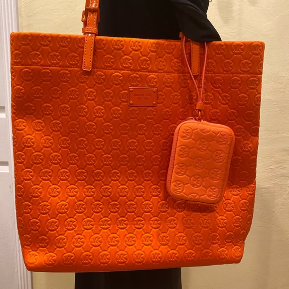 Authentic Michael Kors orange tote. New without tags - Picture 3 of 8
